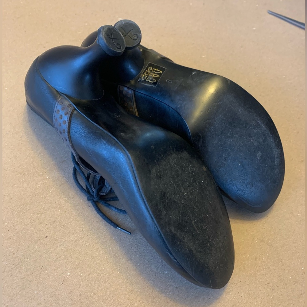 John Fluevog Bellevue Mollie Johnson Black & Grey Lace Up Mary Jane Heels Size 9 - Picture 12 of 15